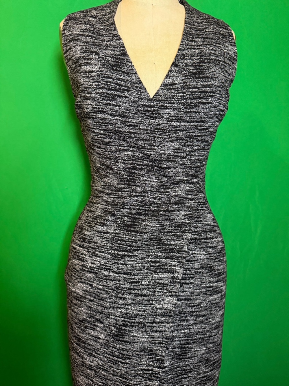 Alice + Olivia Carissa Gray Faux Wrap Dress Size 0 Sleeveless Sheath - Picture 4 of 17